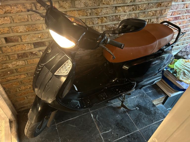 KSR MOTO Vionis 1800W Electric Scooter (50cc equivalent) - 2019 - Only 4,200 miles!