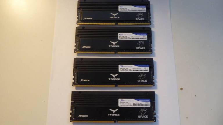 T-Force 32GB RAM 3200MHz CL14 Ultra fast (4 x 8GB modules) DDR4 - Excellent Kit