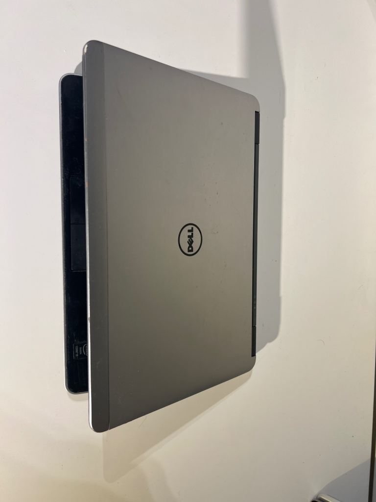 Windows 10 Dell 13.3 inch , i5, 8 GB , 240 SSD with backlit keyboard 