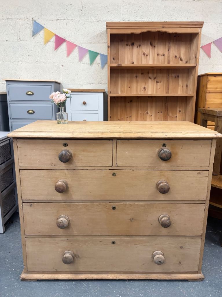 Stunning antique chest of drawers 