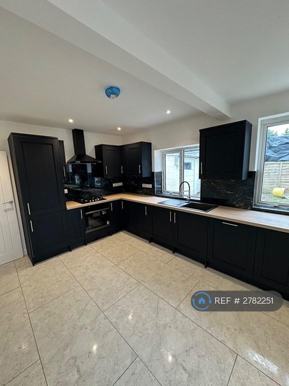 3 bedroom house in Newport Road, Newbury, RG14 (3 bed) (#2782251)