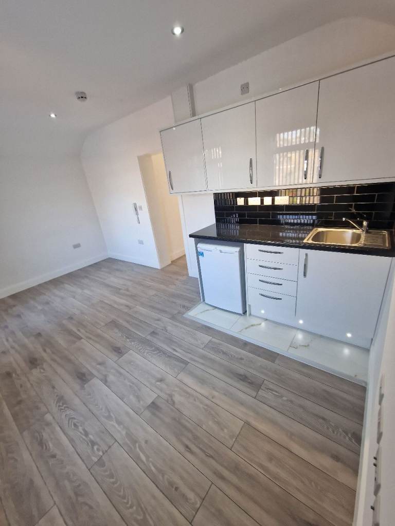 Large room to rent