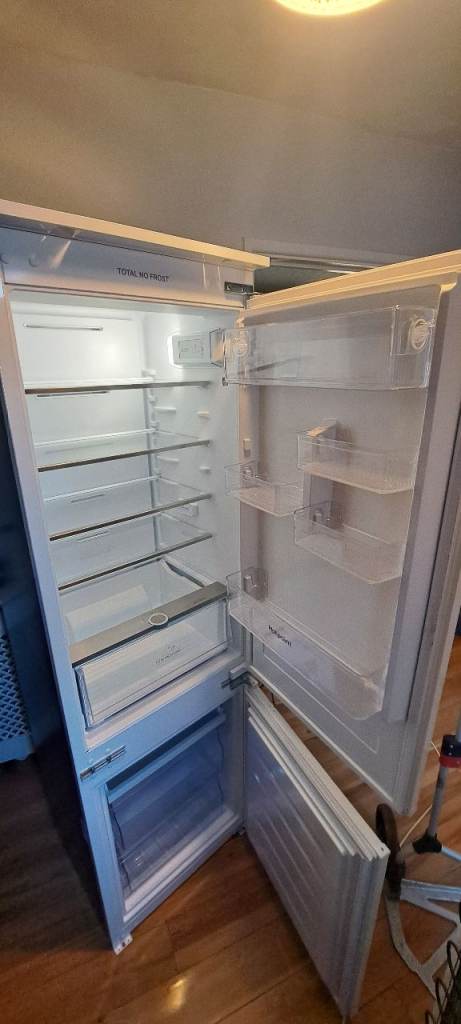 As New Hotpoint Integrated 70/30 Fridge Freezer HTC18 T112 UK RRP £549