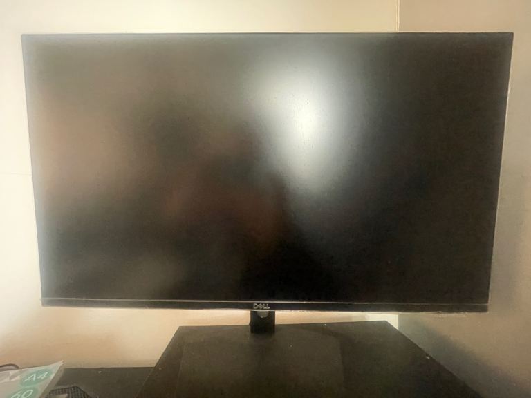 Dell SE2719HR 27” IPS Monitor – Like New Condition