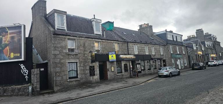 A three bed rooms flat for rent