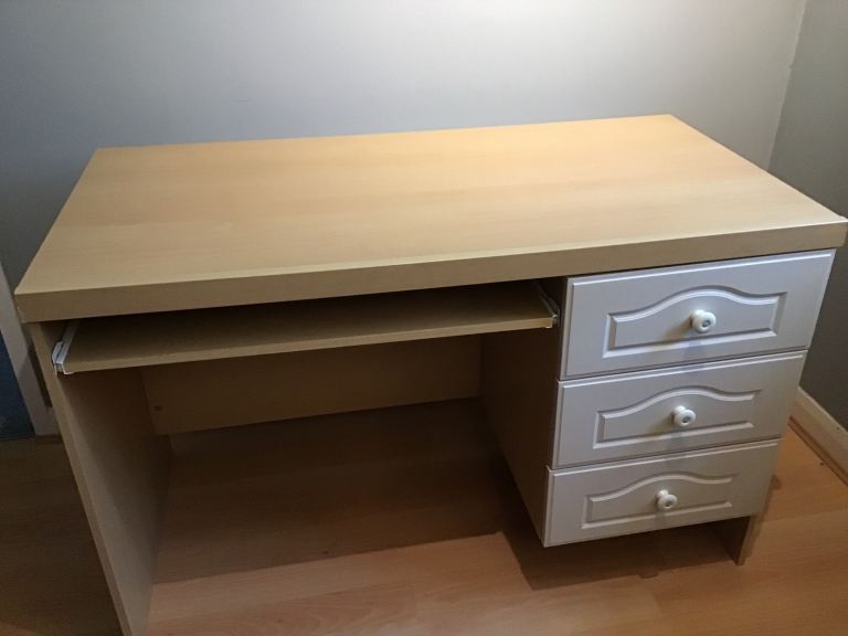 Desk with 3 drawers