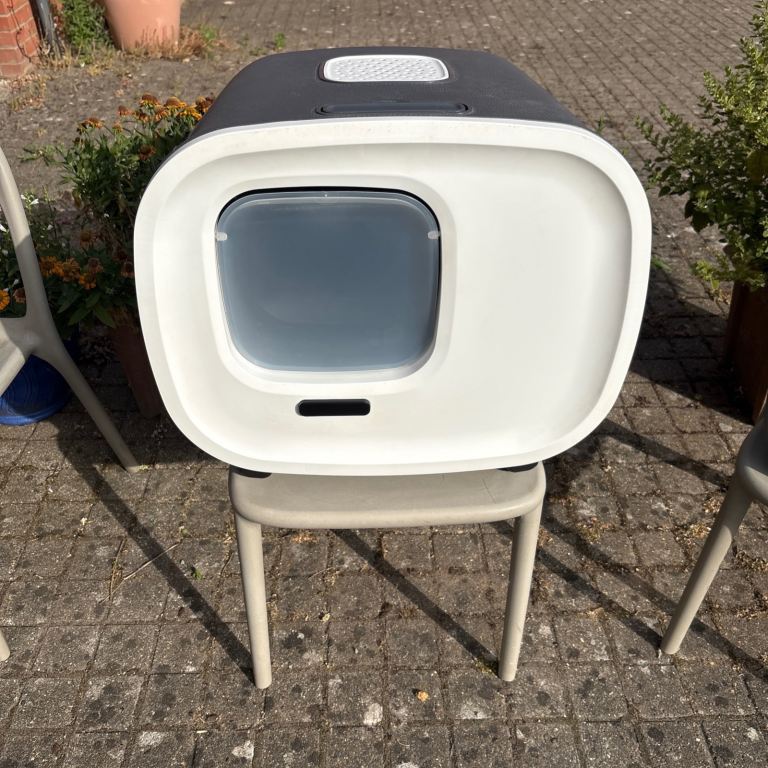 Savic Luxury Cat Litter Box Mira Black/White 56X45X50.5 Cm Anti-Slip Feet
