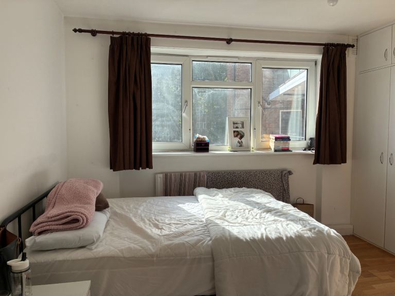 Large double room in 2-bed flat, Stockwell - £1075pcm