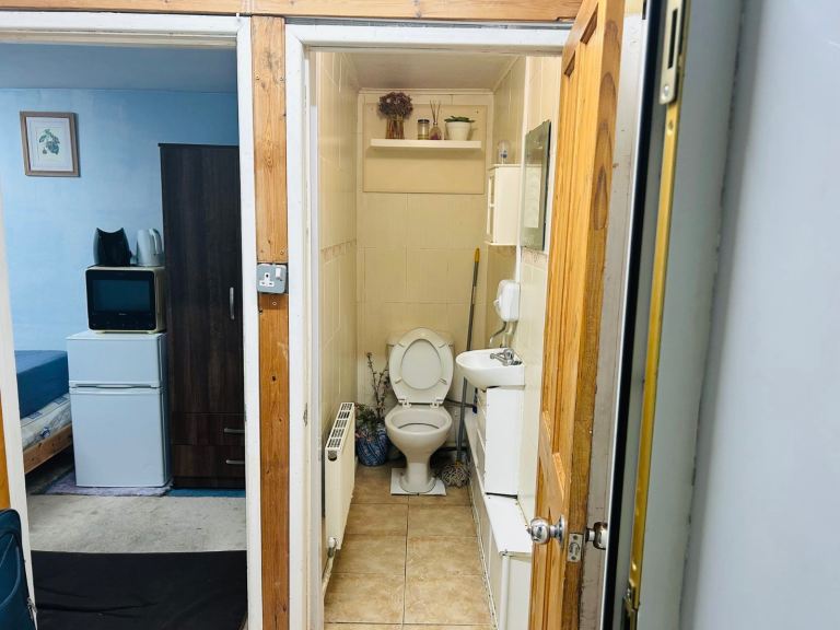 Single furnished room with separate toilet wash basin cb1 area