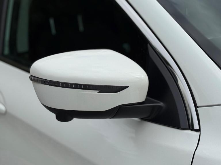 2017 Nissan Qashqai 1.2 DiG-T N-Connecta 5dr Xtronic HATCHBACK PETROL Automatic