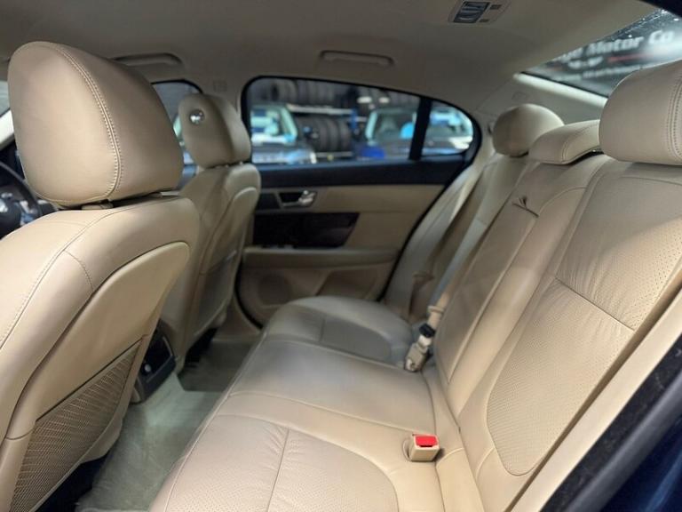 2010 Jaguar XF 3.0d V6 Premium Luxury 4dr Auto SALOON DIESEL Automatic