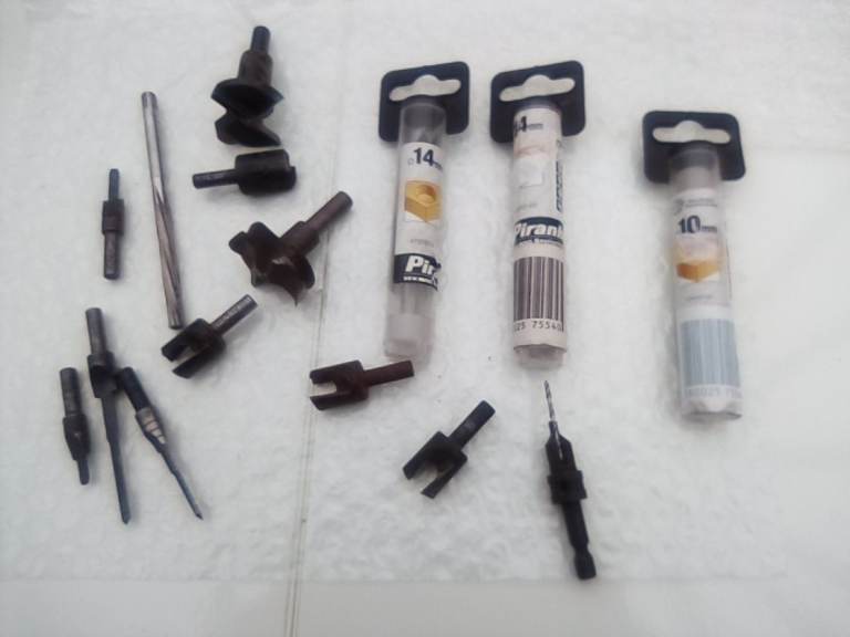 Assorted router tools.