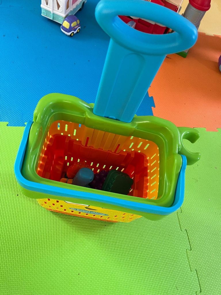 Child’s food trolley leapfrog 