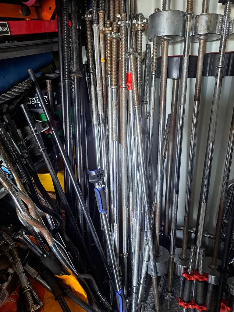 Weight lifting bars 