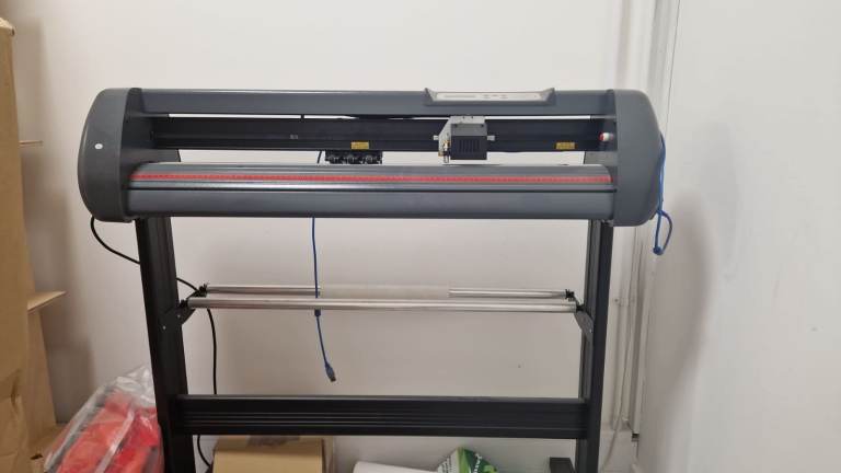 CREWORKS 34" Vinyl Cutter Plotter with Stand – Excellent Condition