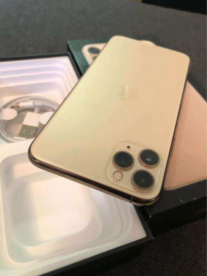 New condition iPhone 11 ProMax GOLD in box with new charger new case