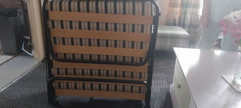 SINGLE FOLDING BED