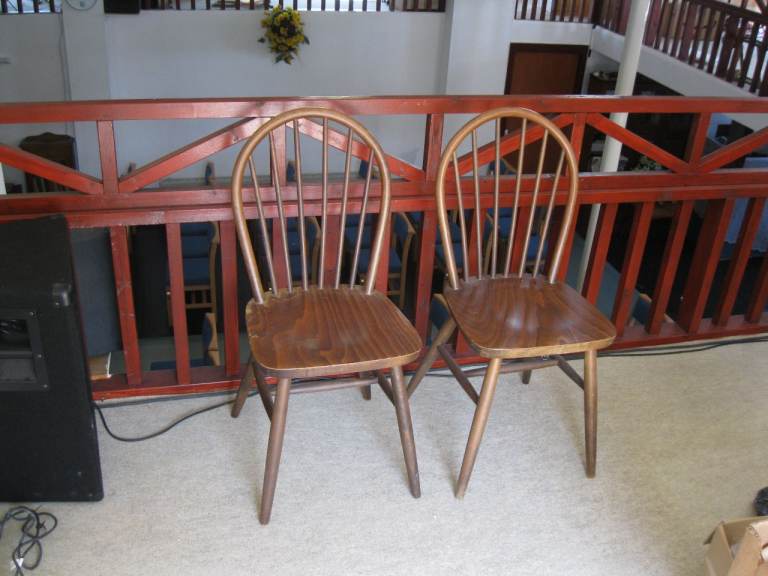 2 X WINDSOR STYLE ERCOL CHAIRS, GUNNISLAKE PL18 9NA