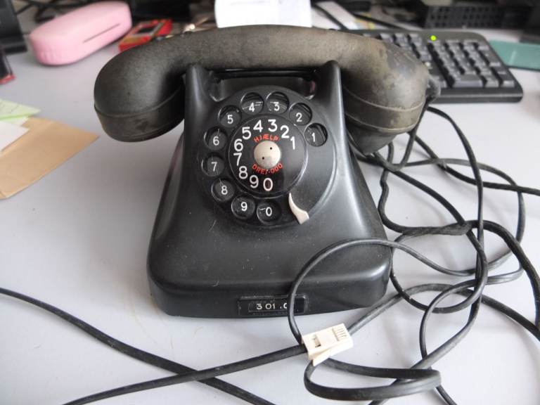 VINTAGE DANISH TELEPHONE KRISTIAN KIRKS TELEFONFABRIKER BAKELITE TELEPHONE