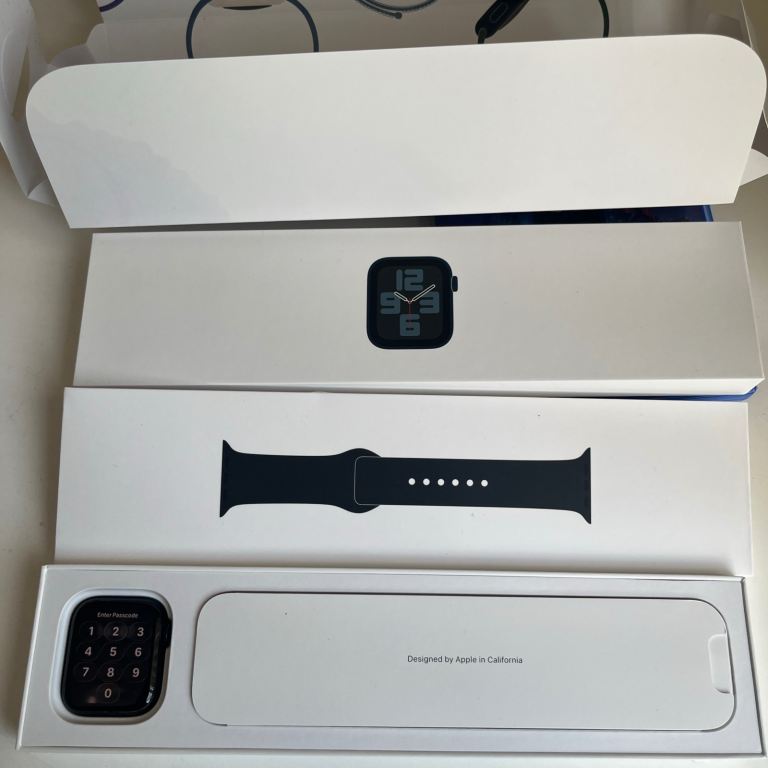Apple Watch SE 2nd Gen 44mm GPS - Black