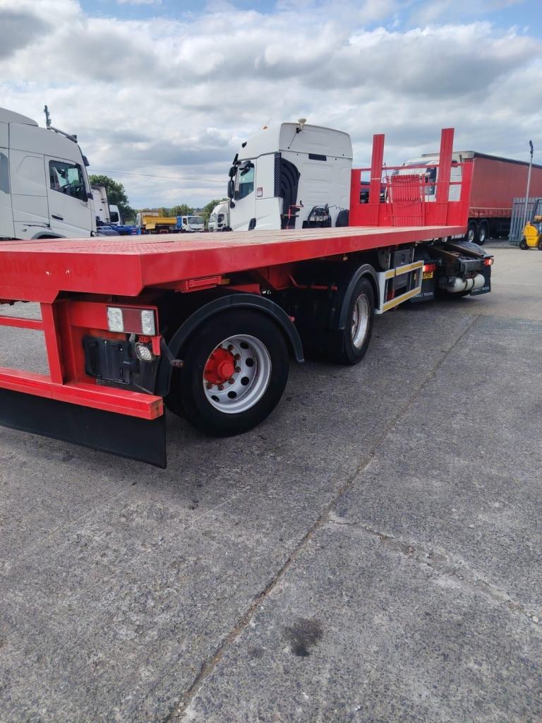 Sdc flat urban trailer 31 foot Rear steering axle Drum brakes tested may 2027