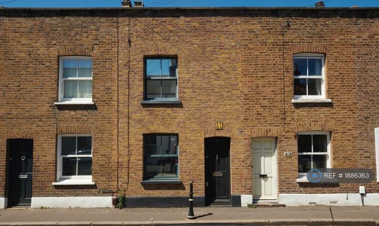 2 bedroom house in Queens Road, London, SW14 (2 bed) (#1886363)