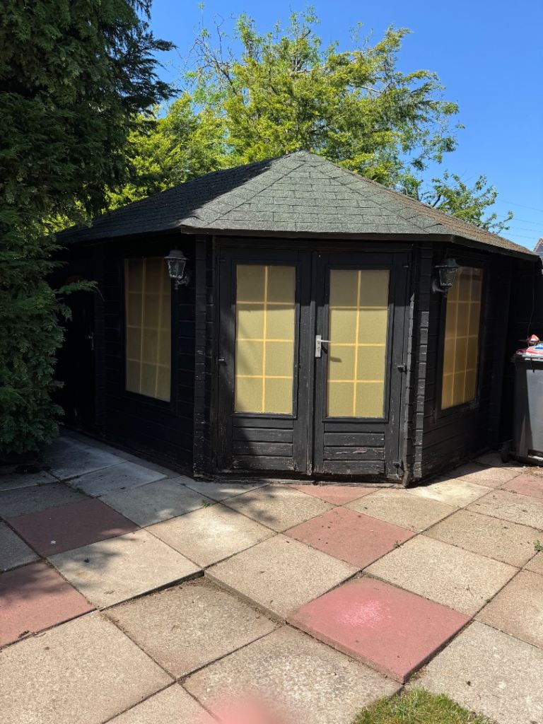 Summer house/shed