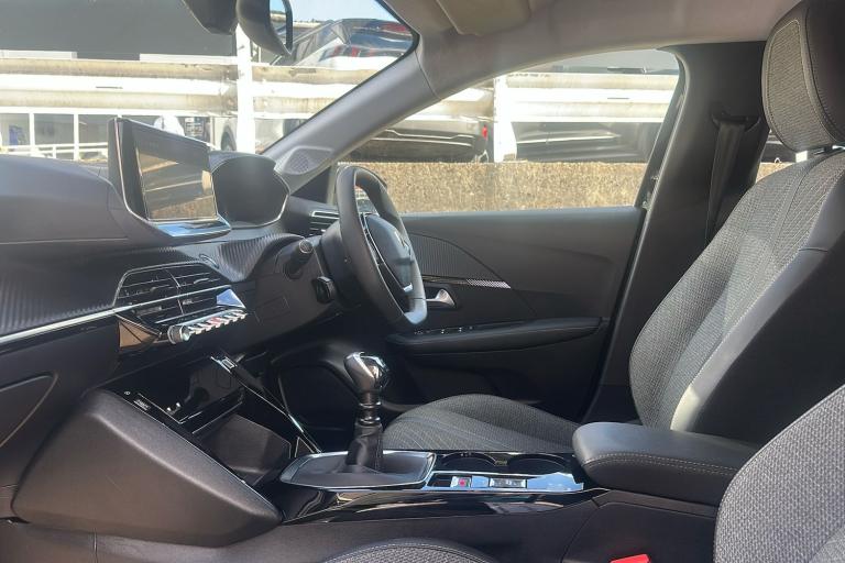  Peugeot 208 1.2 Puretech Allure Hatchback 5dr Petrol Manual Euro 6 s/s 100 Ps