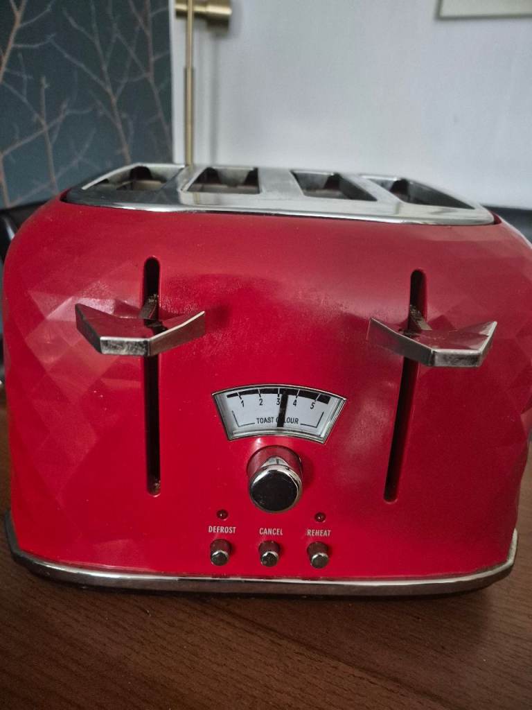 Delonghi kettle and Toaster set