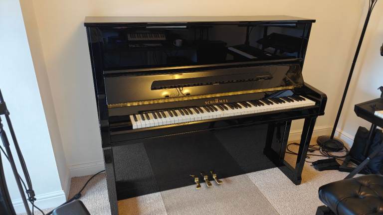 Schimmel C126 Traditional Piano in Glossy Black