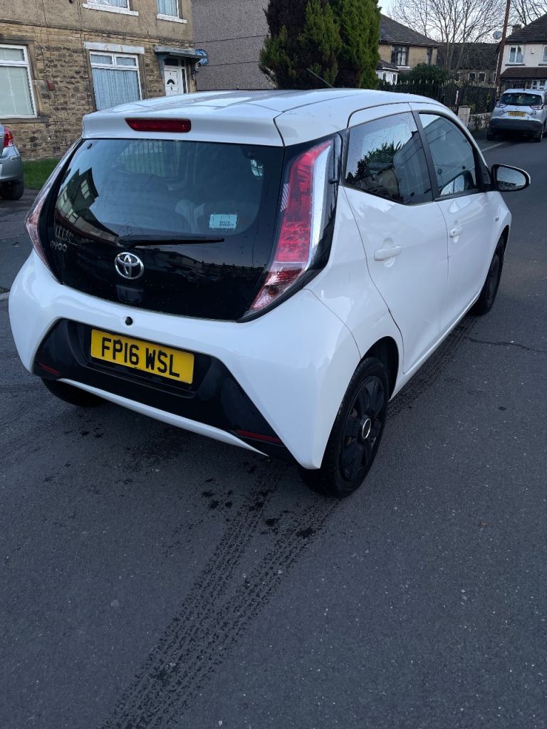 Toyota, AYGO, Hatchback, 2016, Manual, 998 (cc), 5 doors