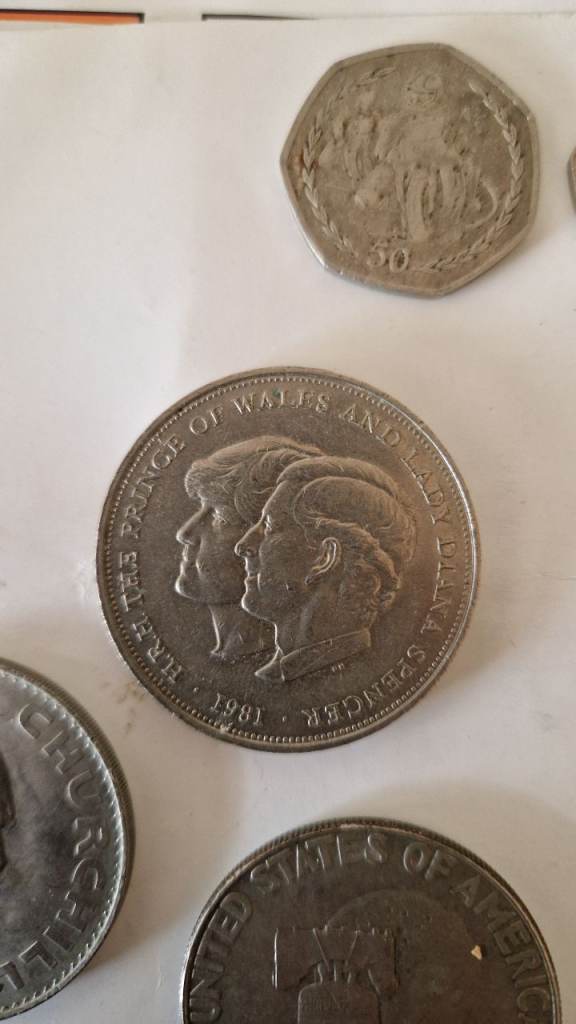 Collection Coins/Notes/stamps