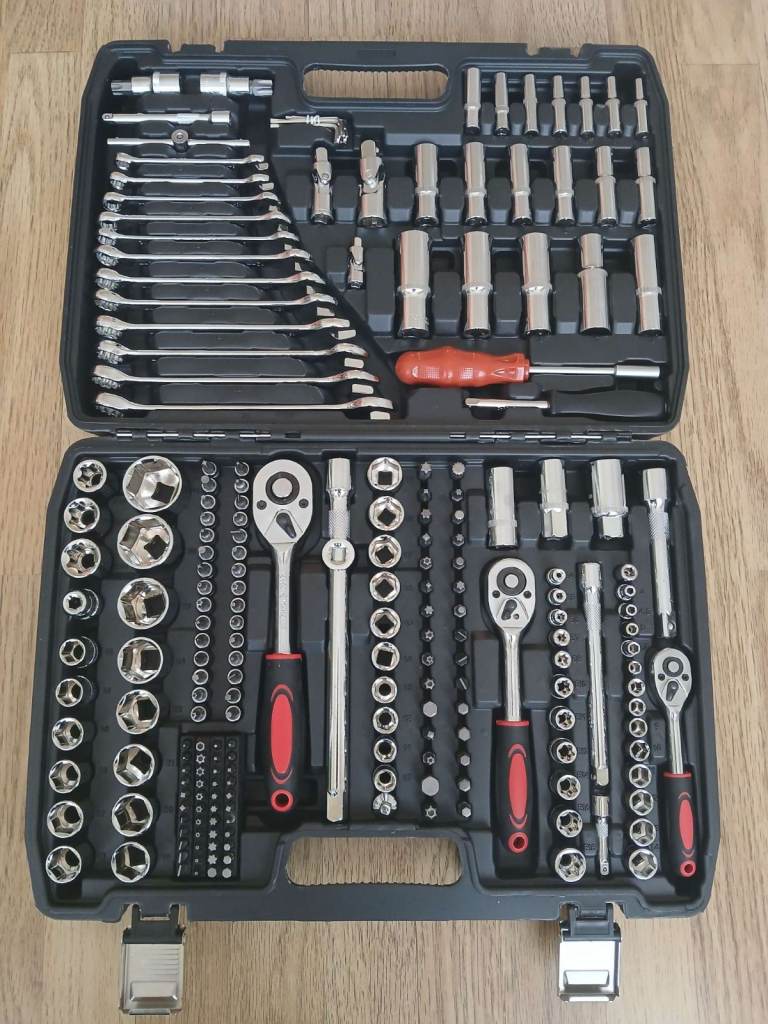New in Box 216 pc Tool Set Deep Socket Spanners Chrome Vanadium Carry Case