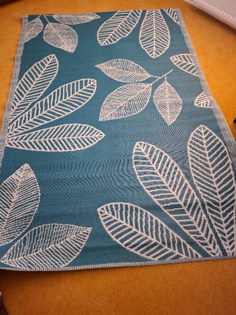Coopers of Stortford Reversible Outdoor Rug - Green/White Leaf Desin