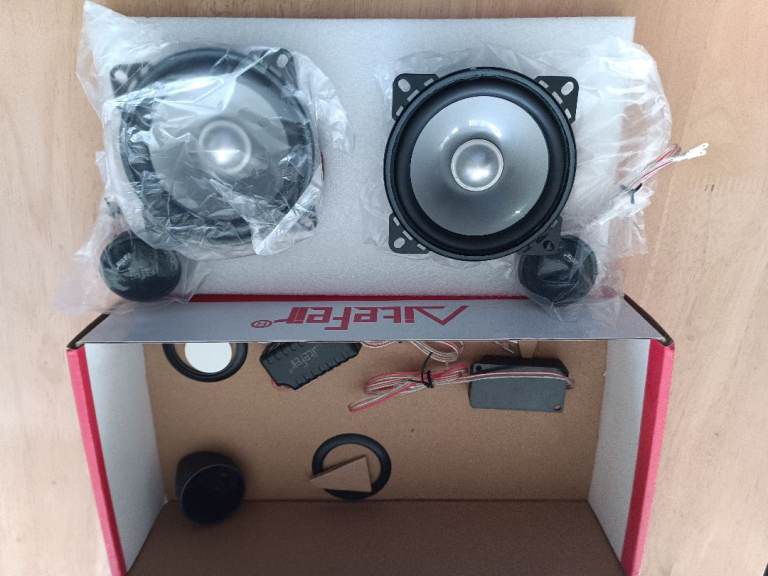 job lot of speakers & electronics