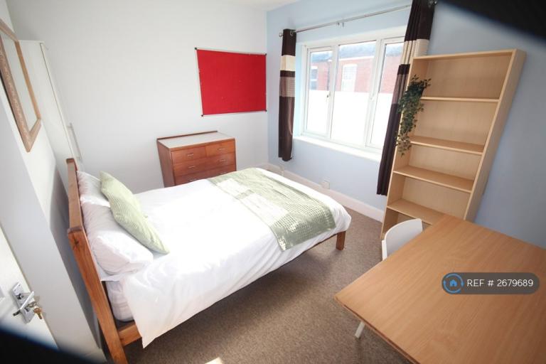 5 bedroom house in Harold Road, Southsea, PO4 (5 bed) (#2679689)