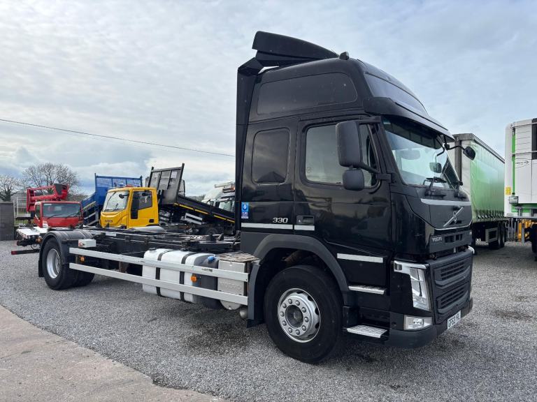 Volvo FM 330 Globtrotter cab 26 foot C/C On Air Other