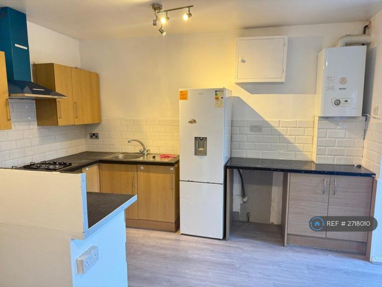 1 bedroom flat in Romford Road, Chigwell, IG7 (1 bed) (#2718010)