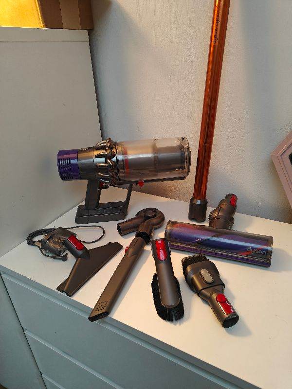 Dyson V10 in working condition. Can drop local for extra. Wand has minor wear 