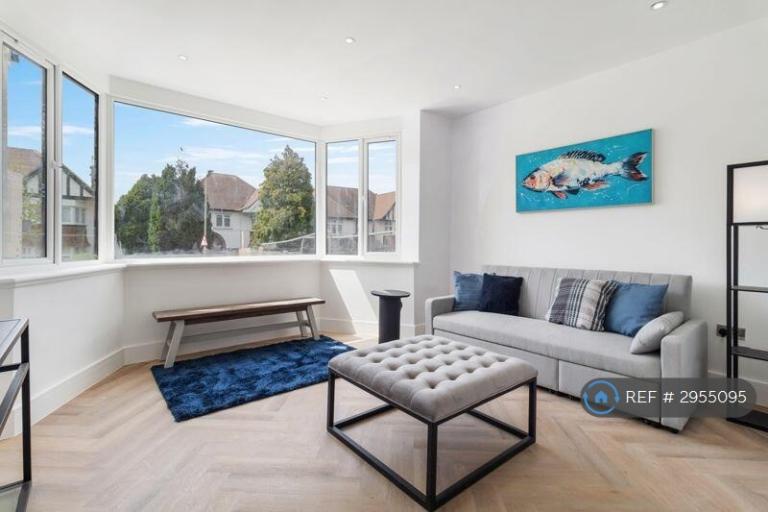 5 bedroom house in Cheyne Walk, London, NW4 (5 bed) (#2955095)