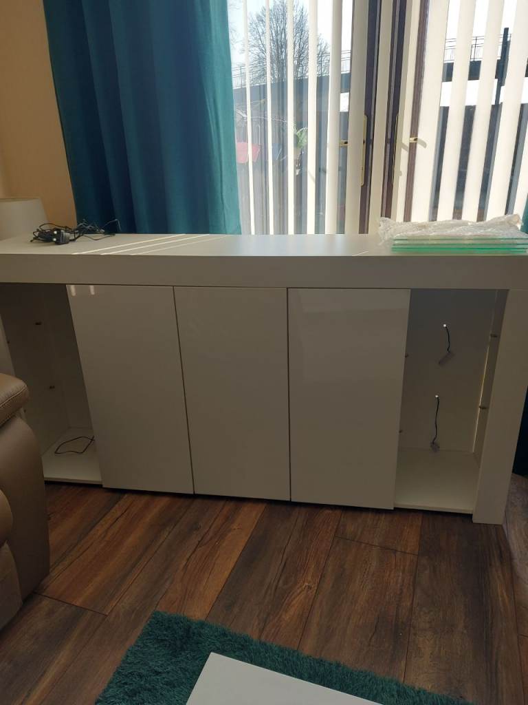 HIGH GLOSS WHITE UNIT