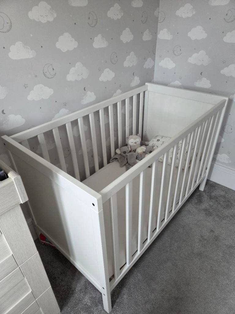 White IKEA SUNDVIK Cot + Mattress