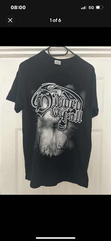 Divided we fall- T-Shirt Size Medium In Fantastic Condition 🤘