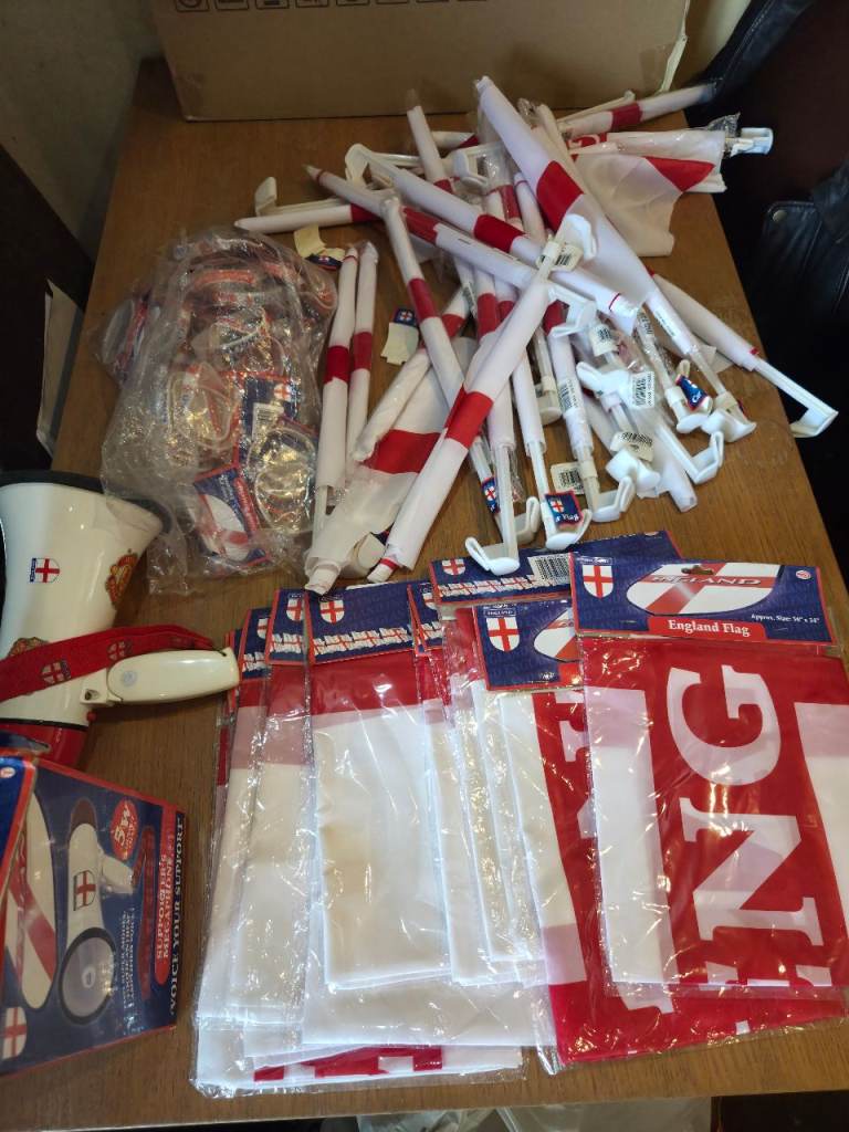England flags/wristbands 