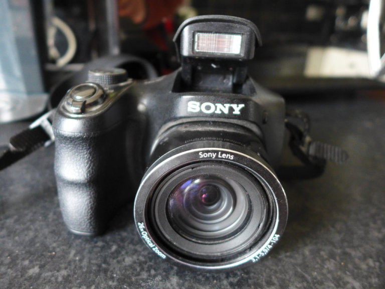 Sony dsc H200 20mp bridge camera