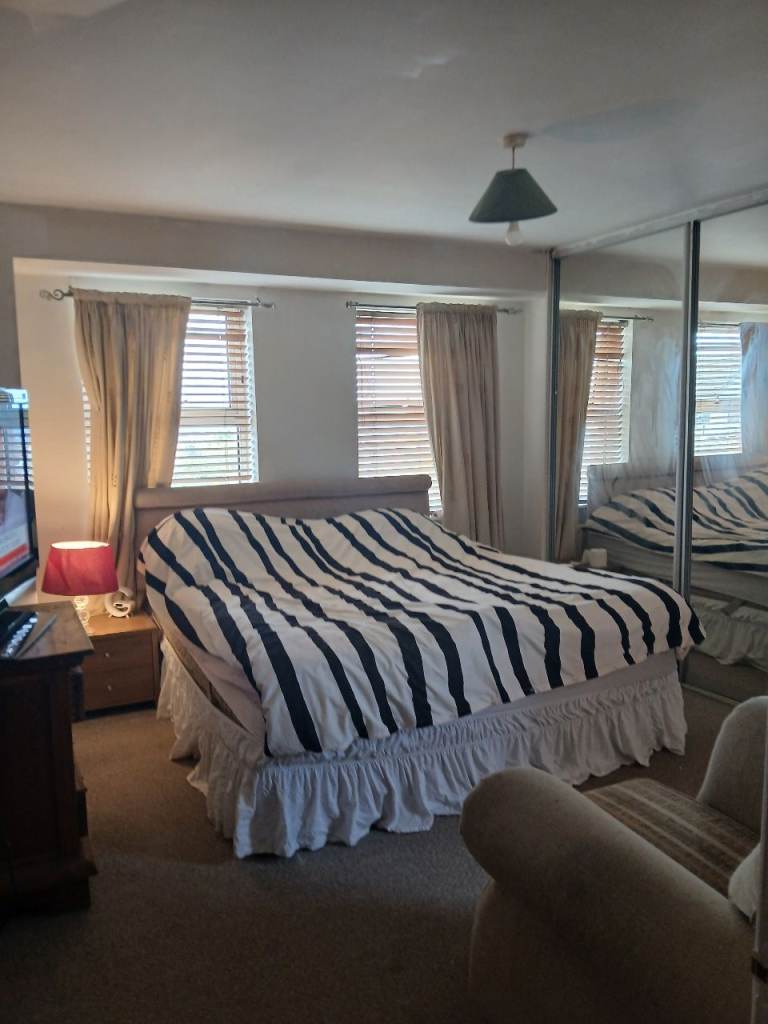 Double room in Mayfield village 