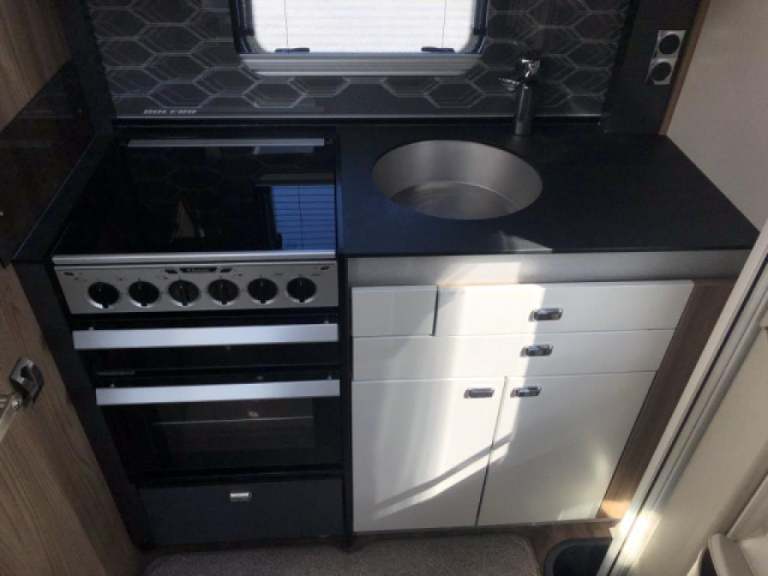 2016 SWIFT BOLERO 612EK 2 BERTH MOTORHOME