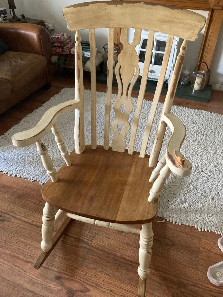 Vintage French Style Rocking Chair Nursing Chair With Mouse Detail