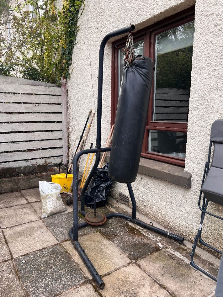 Boxing bag with bracket