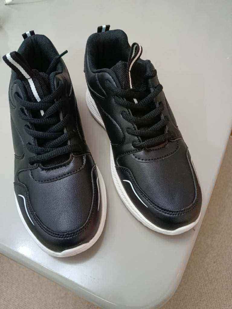 stunning running trainers shoes UK 5 brand new unisex